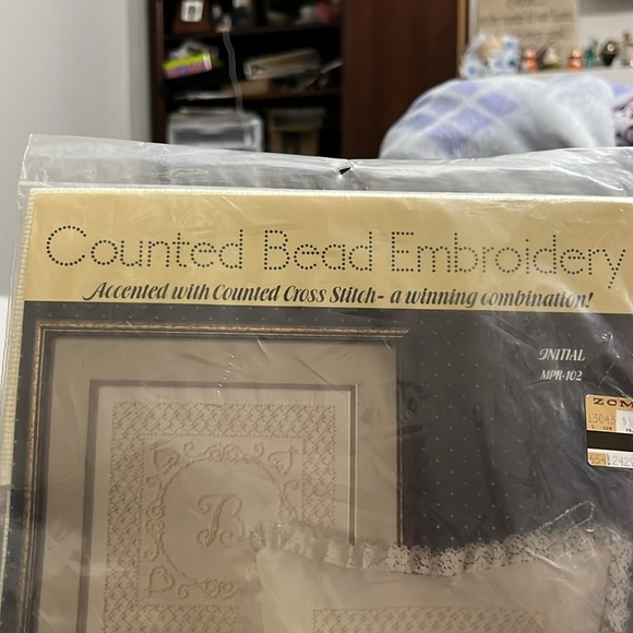 New, Cross-Stitch Pattern Kit, Counted Breaded Embroidered, Pillow Cases, White - Picture 3 of 7